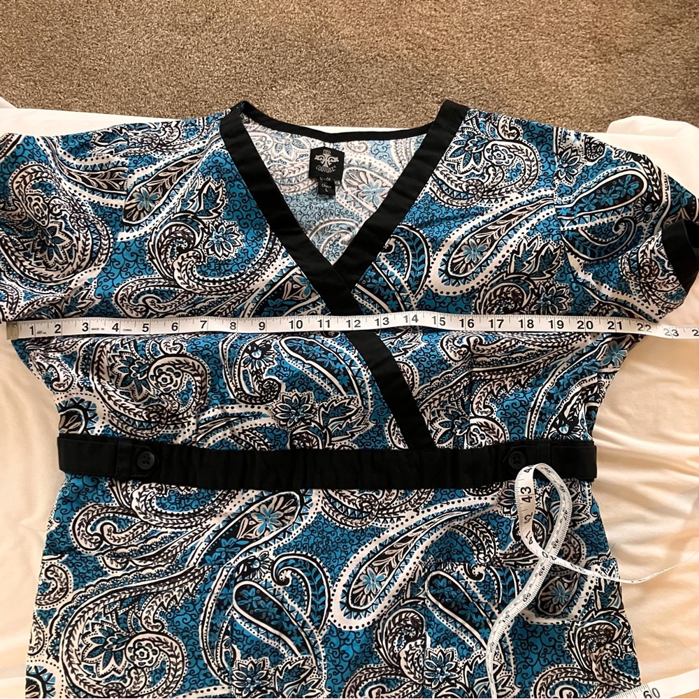 Scrub top, size L, Med Couture - Picture 9 of 10